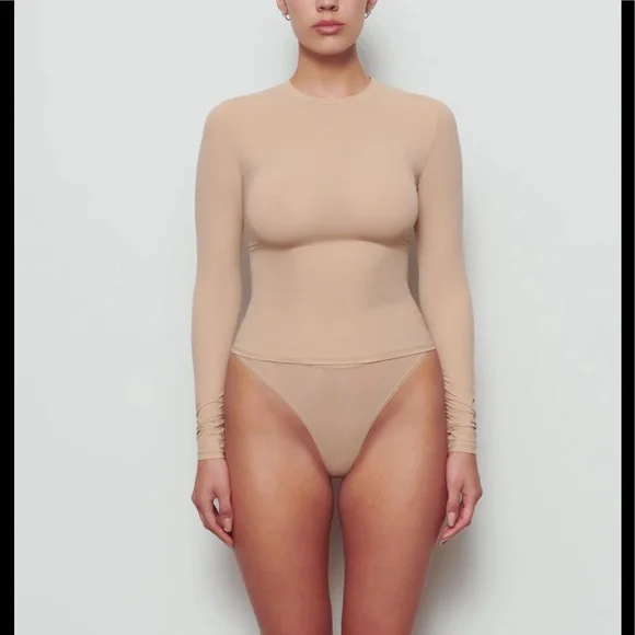 NWT SKIMS Fits Everybody Long Sleeve T-shirt in Clay - Picture 1 of 10